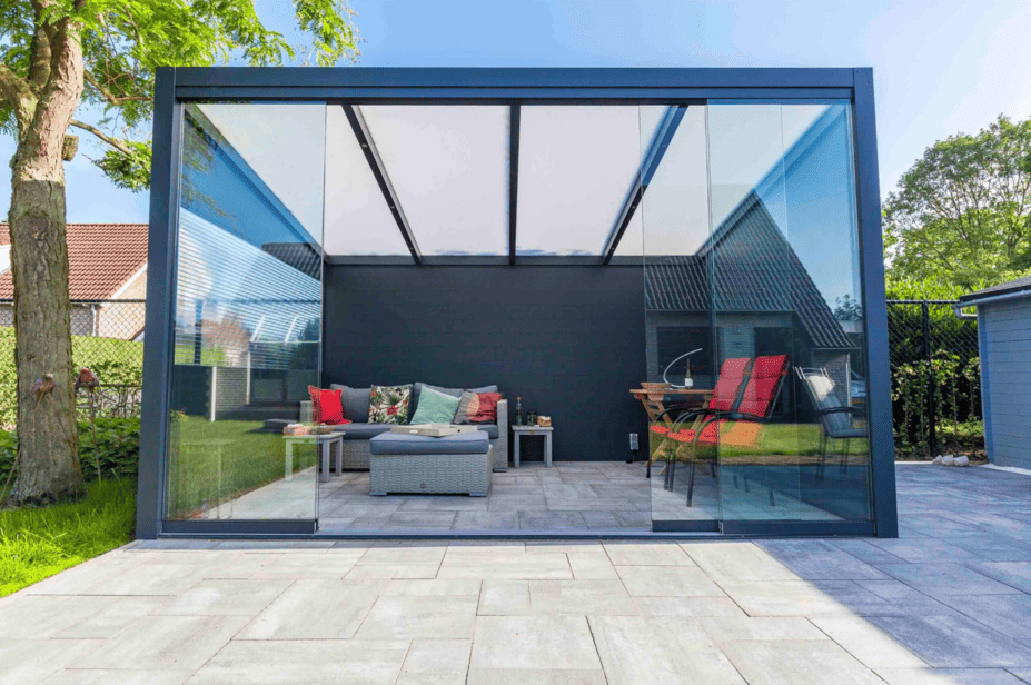 glazen schuifwand veranda tuin bomen