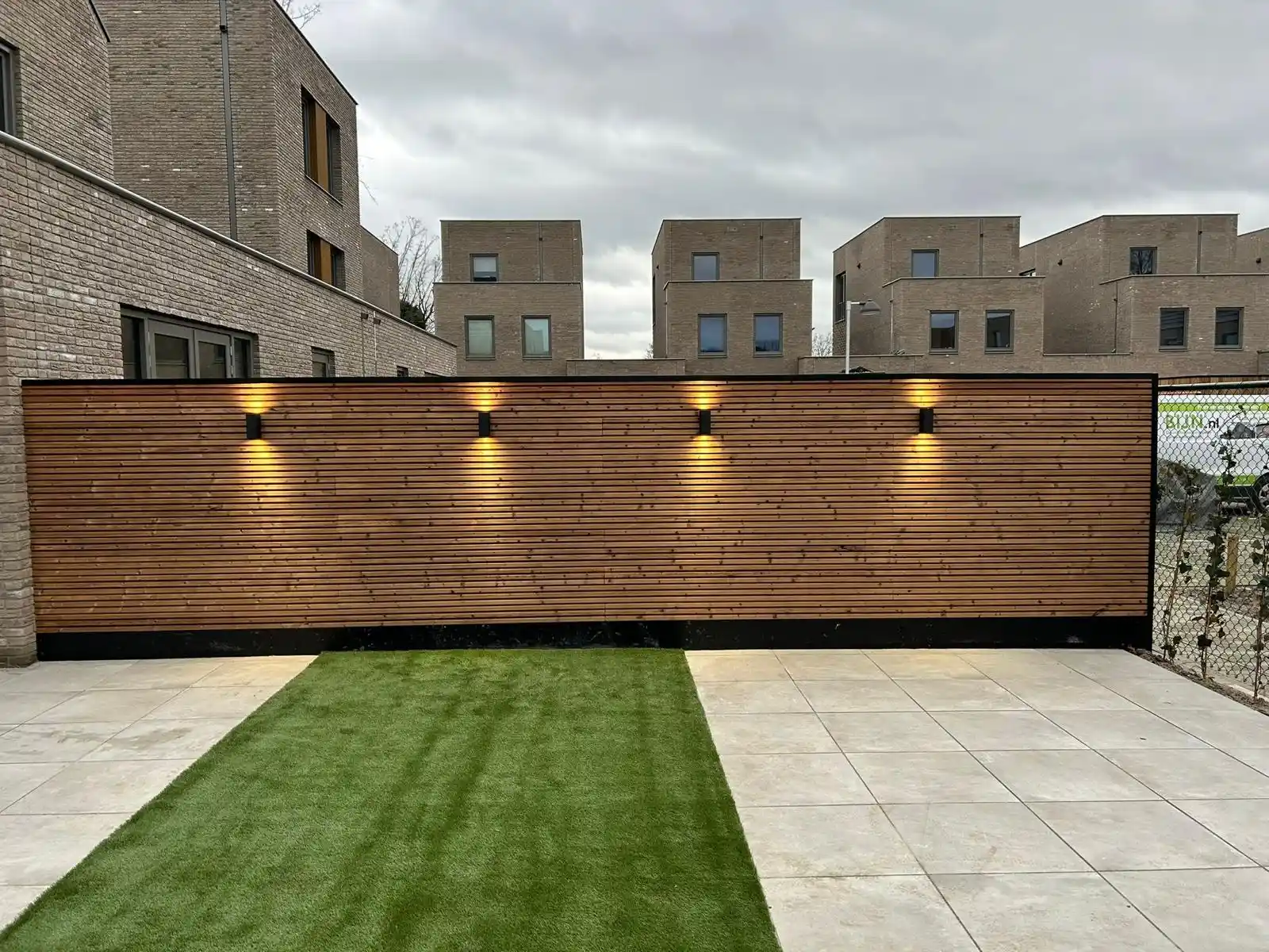 tuin gras erfafscheiding houten tuinhek plaatsen