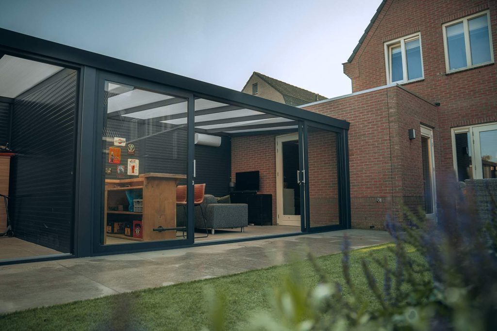 veranda met glazen schuifwand voor uw woning